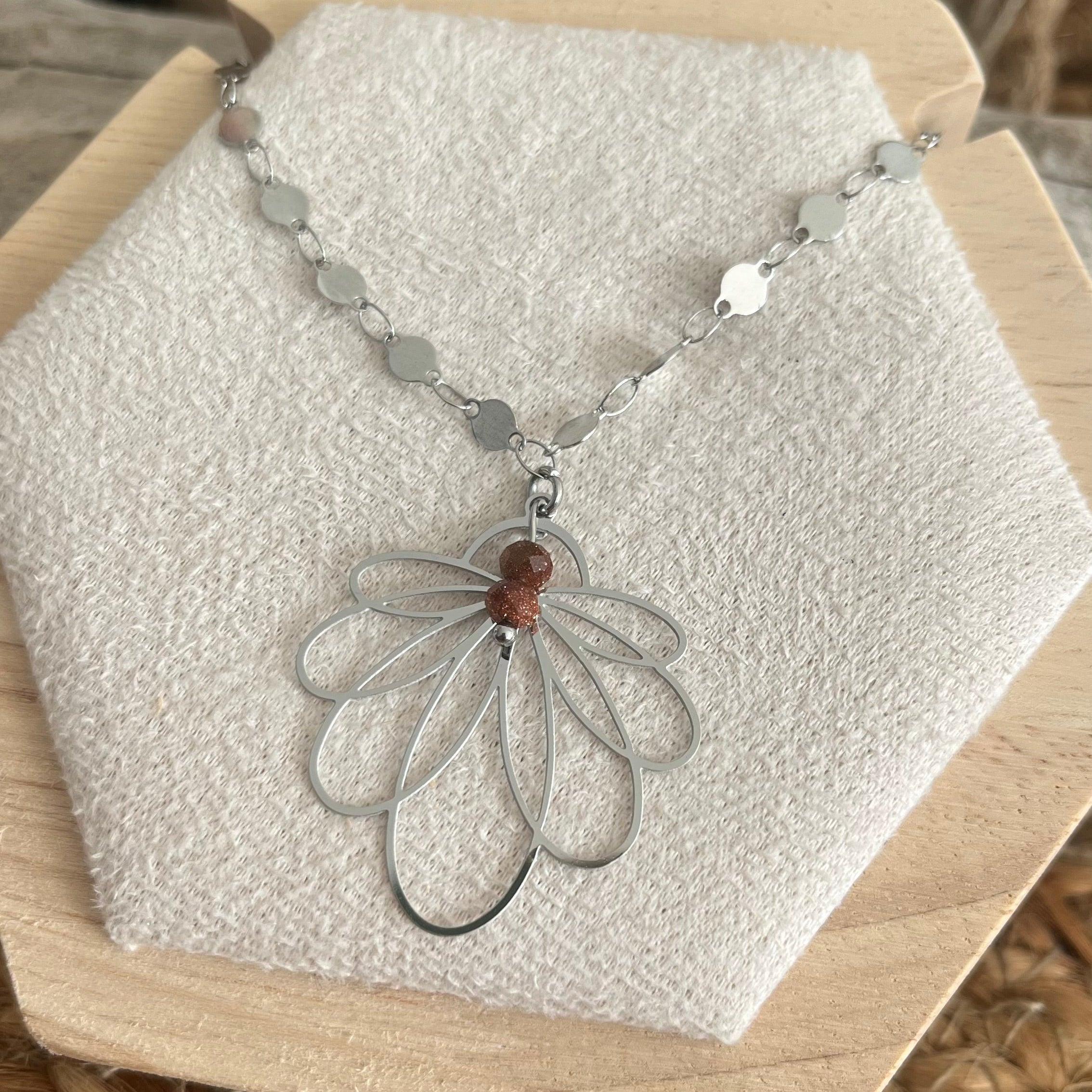 Collier orchidée solaire or ou argent